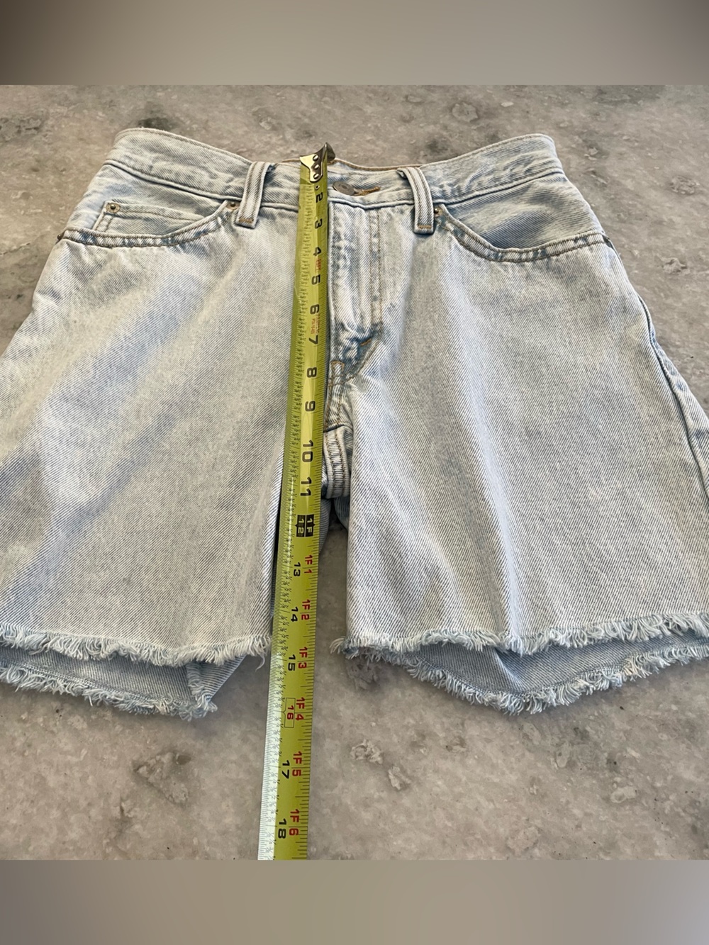 Levi’s ‘94 Baggy Shorts - Picture 9 of 11